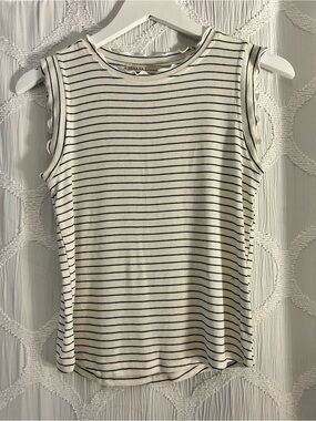 Zenana Lettuce Edge Striped Sleeveless Rib Tank Top - White/Black Medium